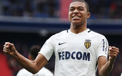 OD电竞-伊萨克吊射破门门将望球兴叹